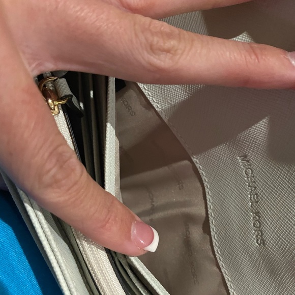 Michael Kors Wallet - Picture 6 of 7